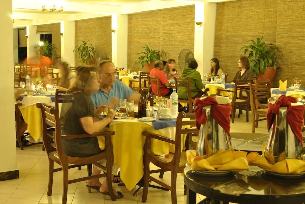 Ratnaloka Tour Inns Ратнапура Экстерьер фото