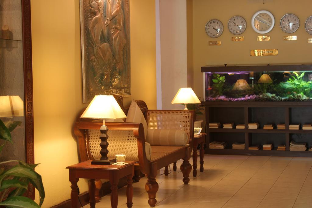 Ratnaloka Tour Inns Ратнапура Экстерьер фото
