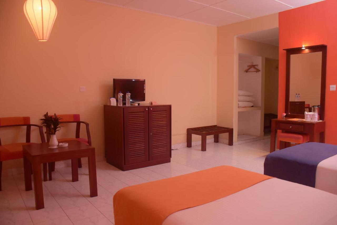 Ratnaloka Tour Inns Ратнапура Экстерьер фото
